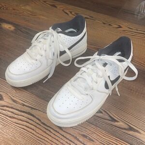 Nike Air Force 1 Low White Black Mini Swoosh DC9189-100 Men's 7Y Women's 8.5